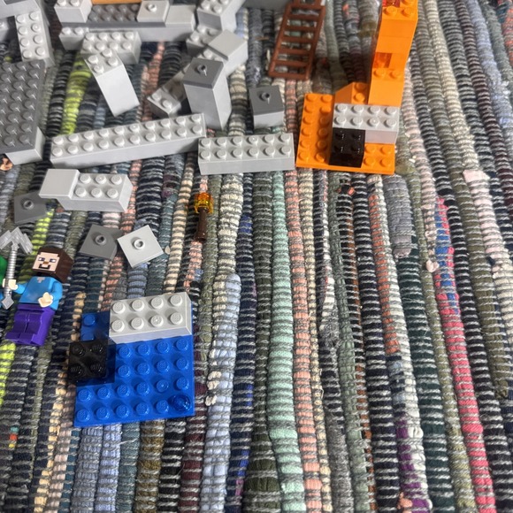 Lego MInecraft Set, The Cave 21113 Retired 249 PCS - Picture 6 of 6